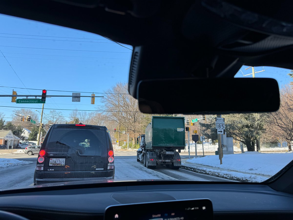 CicelyDSimpson's tweet photo. Focus on the fix, not the problem. There is a reason the windshield is bigger than the rearview mirror.  Focus forward not backward. https://t.co/bHaOrduKe9
