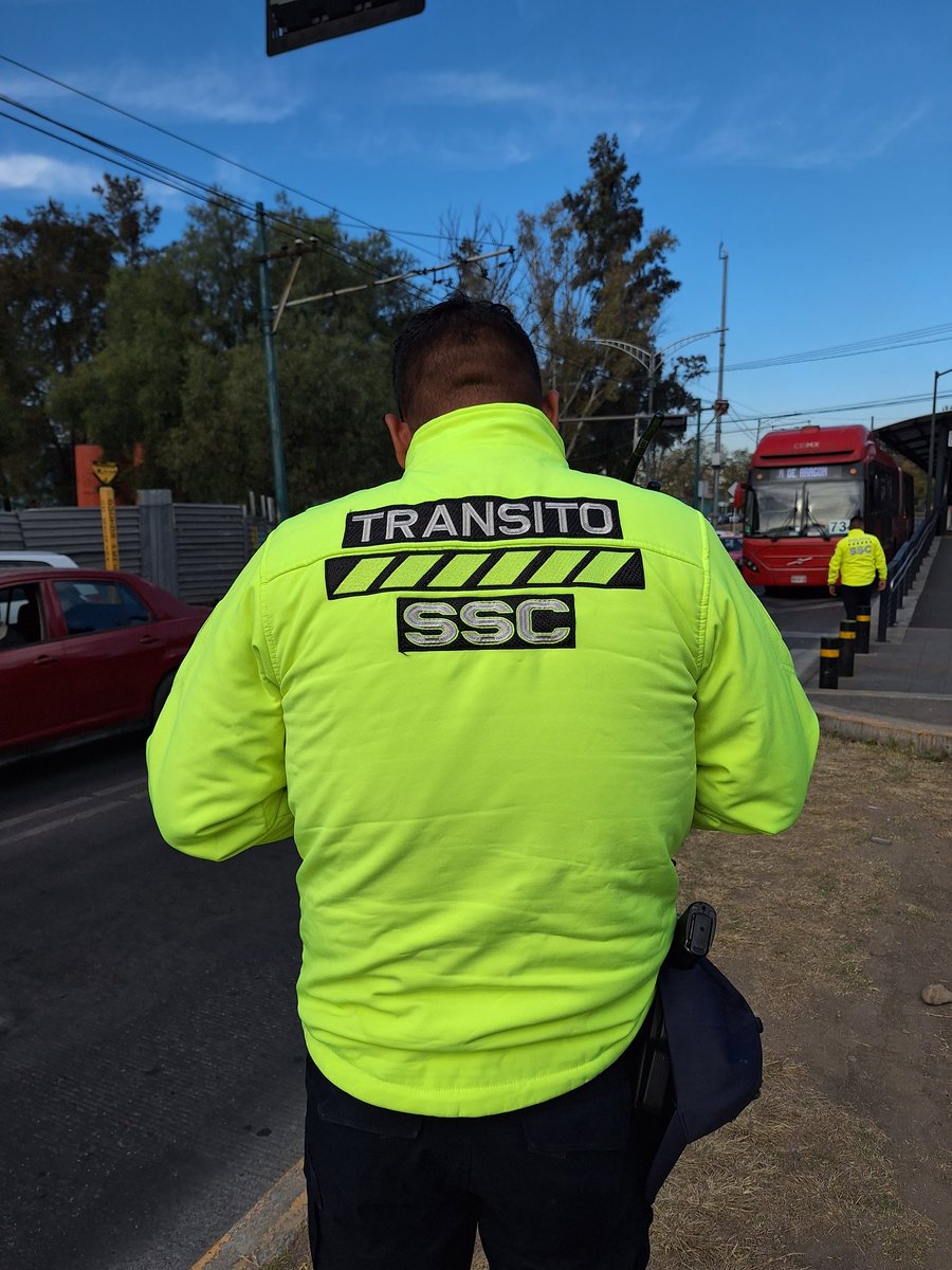 MetrobusCDMX's tweet photo. Operativo de hoy: Hecho ✅️

Esta vez nos fuimos a uno de los puntos más solicitados para realizar operativo junto con #Tránsito @SSC_CDMX para agarrarlos con las manos en la masa a todos esos que se sienten muy gandallas 🫣🫢

📍Eje 5 Norte, San Juan de Aragón #Línea6 https://t.co/dl5BDys14K
