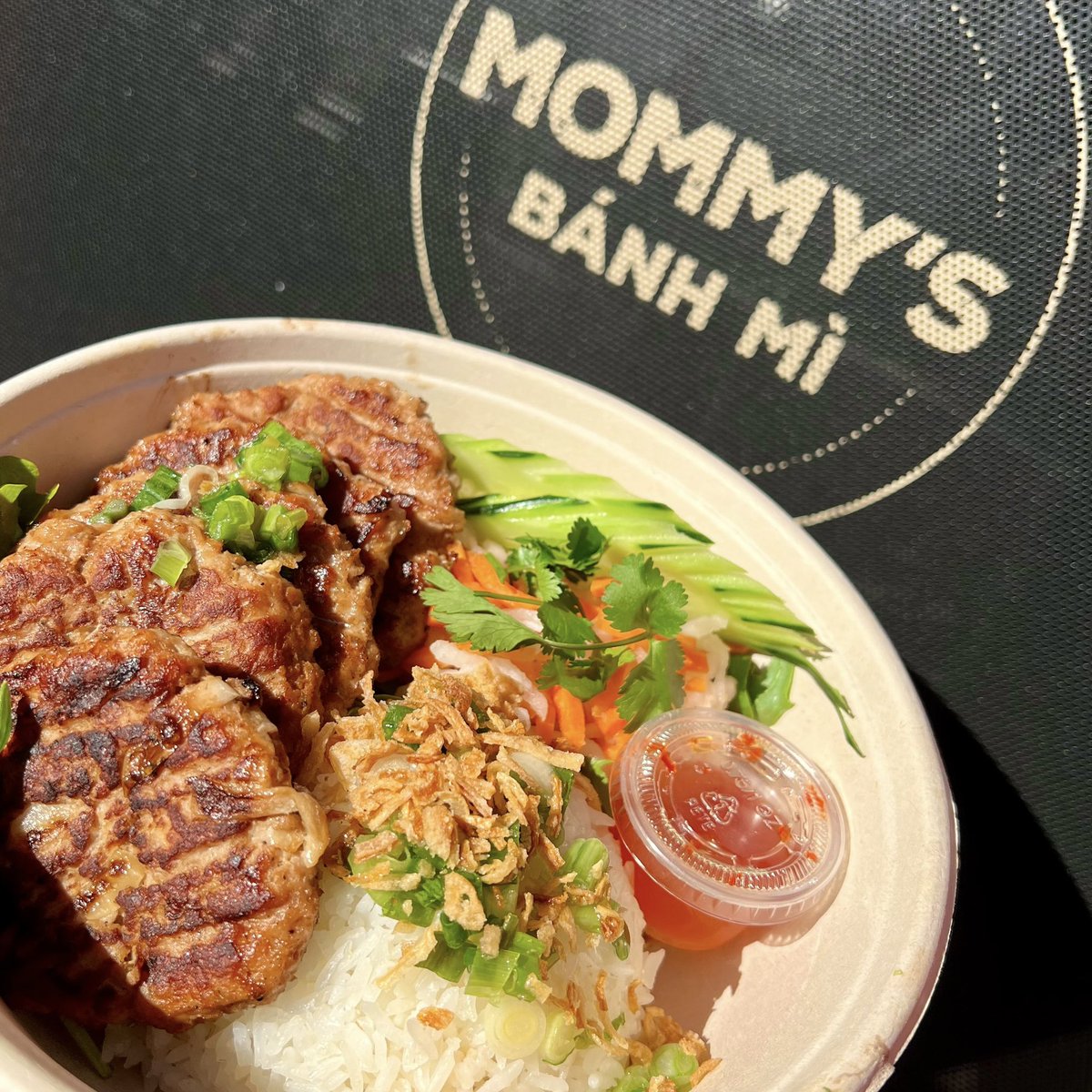 Order any of your favorite MBM proteins with any rice bowl 😋 Pictured is our Medallion rice bowl, featuring our pork lemongrass patties. Order today through Saturday, 10:30 AM - 4 PM!