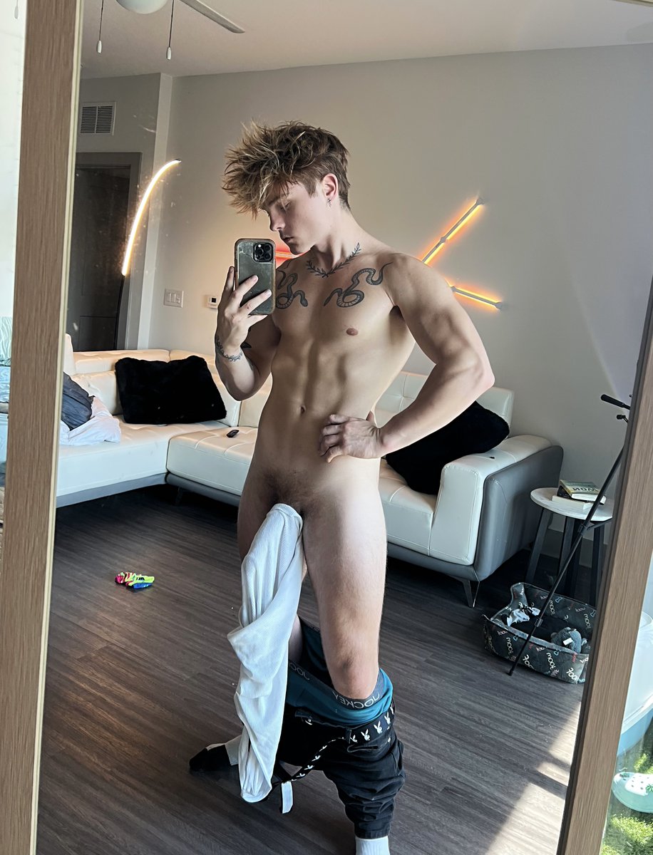 Cody🍆 tweet media