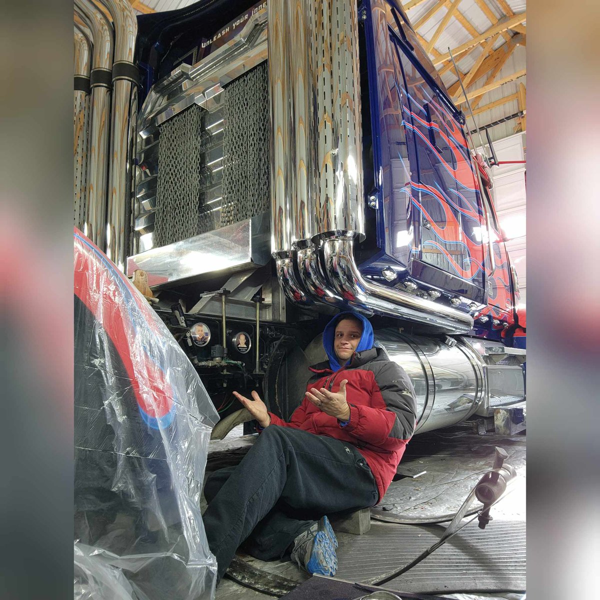 Optimus_Is_Here's tweet photo. All I need now is a little fire, hot chocolate, and marshmallows ๐ค๐
#optimusishere #hardwork #coldfloor #maintenance https://t.co/FPsvDTYbz2