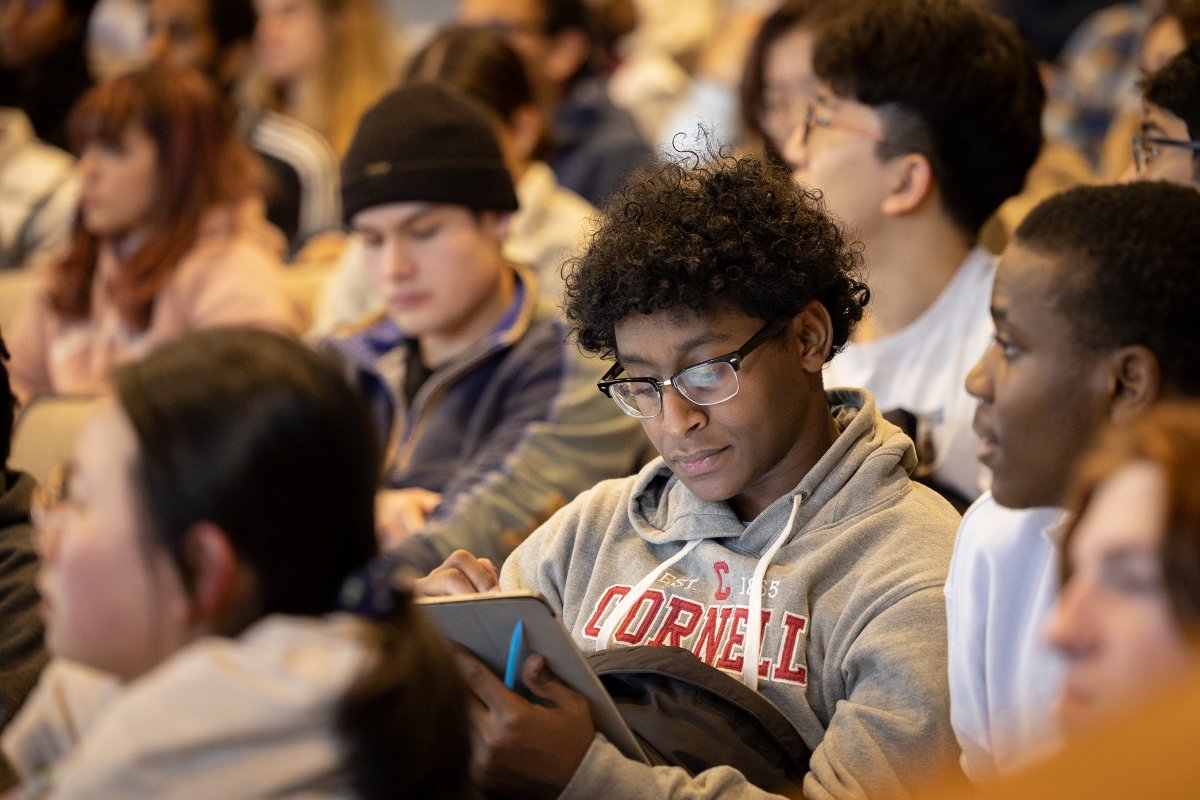 Here’s to a semester of compelling research, meaningful connections, and thoughtful discussions. 💻📕