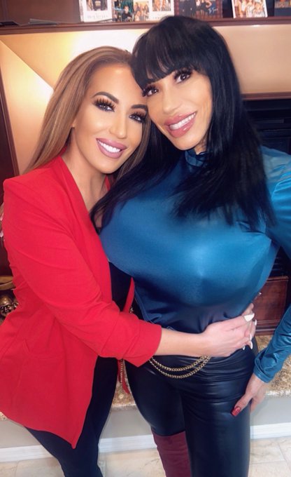 Happy birthday @1avadevine 💖 Love you so much mommy https://t.co/qUhHZ5Qt9U<a class="tags" href="/tag/1avadevine">@1avadevine</a><a href="/tag/teamrr"class="tags"><span>#teamrr</span></a>