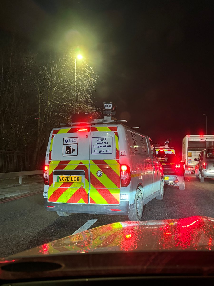 misslaneyx's tweet photo. @TfL you need to investigate your drivers. Two of your TFL Vans nearly caused accidents near the Redbridge roundabout swerving dangerously across lanes. Second van reg LL71DZK https://t.co/XCPgAAfJjU