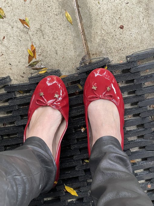 Was gifted a new pair of my fave flats. It&rsquo;s so lovely when clients arrive with gifts I adore. Can&rsquo;t