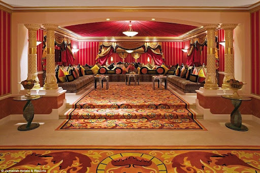 2月以降の遊ぶ予定が全部新作売り上げ次第で
一流作家
普通の作家
三流作家
💩
の4段階に分かれてる。ちなみにホテルだとこんな感じ↓ 