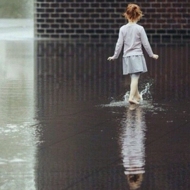 حِينَ تجْتِمِعُ الألوَان فِي مِحرَابِ الذِّكرَى 
يتَجولُ النسيَانُ  عآريآ مِن خَطيئة الغِيآب 
والغفرآنُ مُحآلْ..
وعلى البآآآآآل ...🎻

#عزف
#بس_اقول