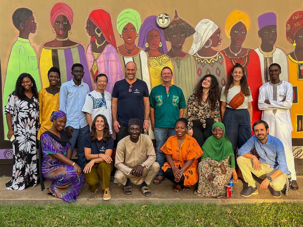 pacifique_ch's tweet photo. Some photos of the closing event of the 2024 "Sailing for mangroves" expedition with @AquaticPhysics and @ceordone  of @UNIGEnews / @sciences_UNIGE , @MaiyaiH of @InstituteGreat and Prof. Kam Tang of @SwanseaUni 

#mangroves #research #event #end #banjul https://t.co/WV8Nu2cV5L