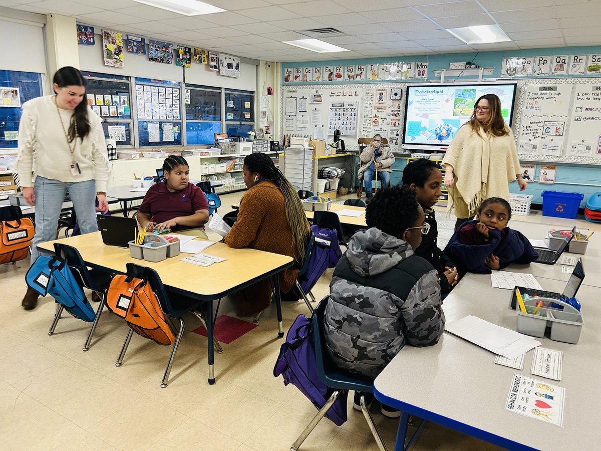 csasyracuse's tweet photo. #CSASCS Elementary showed how reading can be fun during Literacy Night! On January 18th, families visited various classrooms to learn literacy strategies to work with their children at home. Rooms varied from sight words to context clues to theme.

@CharterEmpire @nycharterassoc https://t.co/xp9uICltWy