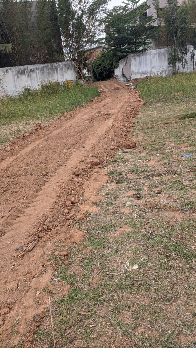 Arunsv2007's tweet photo. ಸಮೇತನಹಳ್ಳಿ ಗ್ರಾಮ ಪಂಚಾಯ್ತಿ ಯಿಂದ MGNAREGA ಅಡಿ ನಡೆಯುತ್ತಿದ್ದ ಕಾಲುದಾರಿ ಕಾಮಗಾರಿ ಸ್ಥಗಿತಗೊಳಿಸಿದ್ದಾರೆ. ಕಾಲ ವಿಳಂಬ ಮಾಡುತ್ತಿದ್ದಾರೆ. ತುರ್ತಾಗಿ ಕಾಮಗಾರಿ ಮುಗಿಸಿ, ಸಾರ್ವಜನಿಕರಿಗೆ ಬಳಕೆಗೆ ಮುಕ್ತ ಗೊಳಿಸಿಕೊಡಬೇಕೆಂದು ಆದೇಶಿಸಬೇಕು @osd_cmkarnataka https://t.co/2KTzMXYFLk