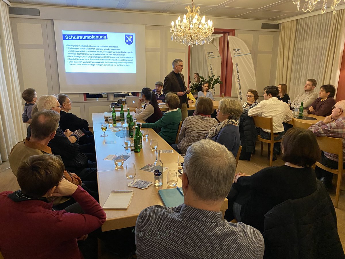 FDP_Allschwil's tweet photo. Volles Haus bei der Parteiversammlung der #FDP in #Allschwil https://t.co/I3wSWwRfSA