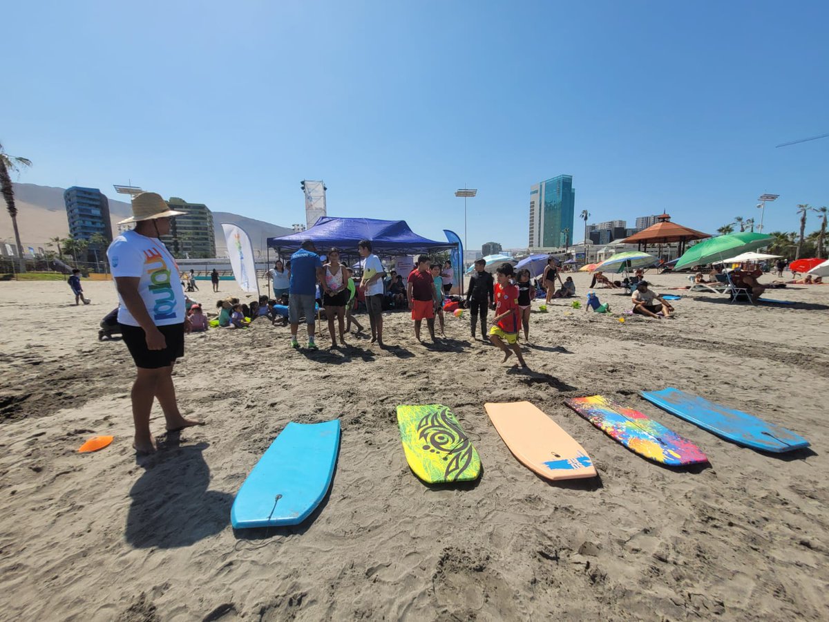 Senda_Tarapaca's tweet photo. ���En Playa Cavancha, nuestro equipo @previene_iqq desarrolló junto a la Corporación Municipal  de Deportes de Iquique @IquiqueDeTodos, la campaña  #CuidarseSiempreEstáDeModa.

👦🏽🙍🙎‍♀️Niñas y niños junto a sus familias disfrutaron de una entrenida jornada recreativa y deportiva. https://t.co/AY0DwMZWjj