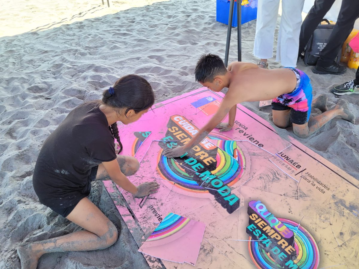 Senda_Tarapaca's tweet photo. ���En Playa Cavancha, nuestro equipo @previene_iqq desarrolló junto a la Corporación Municipal  de Deportes de Iquique @IquiqueDeTodos, la campaña  #CuidarseSiempreEstáDeModa.

👦🏽🙍🙎‍♀️Niñas y niños junto a sus familias disfrutaron de una entrenida jornada recreativa y deportiva. https://t.co/AY0DwMZWjj