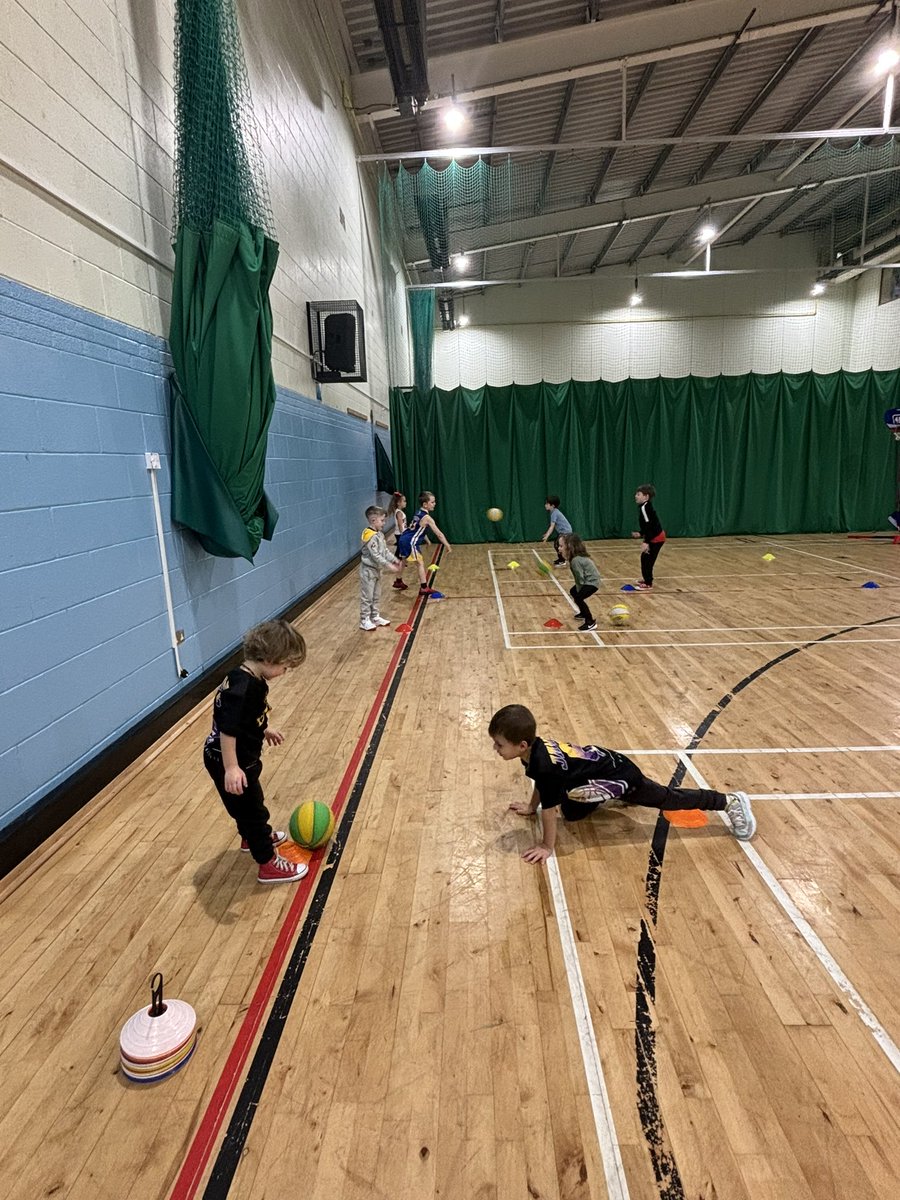 NLTitansEH's tweet photo. Tonight’s classes -Tiny and Minis at Matt Busby Centre 🏀🏀

Both classes were working on passing!! ⛹️

📸 Tiny Titan’s 📸 https://t.co/ENUlkBvVwa