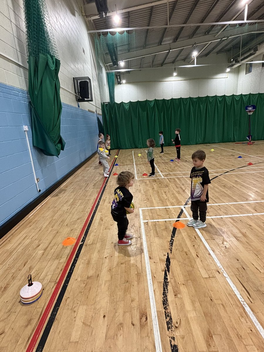 NLTitansEH's tweet photo. Tonight’s classes -Tiny and Minis at Matt Busby Centre 🏀🏀

Both classes were working on passing!! ⛹️

📸 Tiny Titan’s 📸 https://t.co/ENUlkBvVwa