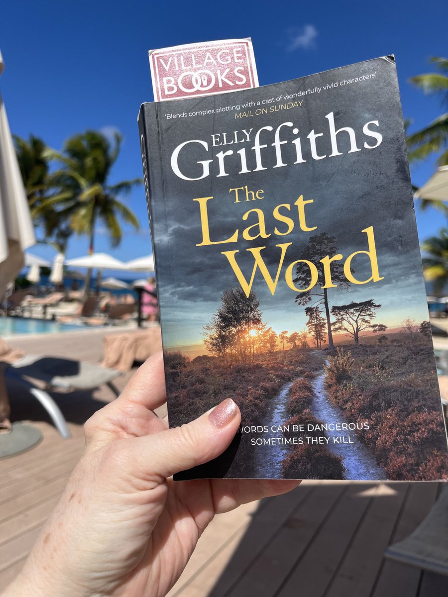 Day 1 of holiday and first book finished. Absolutely terrific entertainment from ⁦@ellygriffiths⁩. A good murder (or several) great characters, and a few laughs about the craft of writing. Perfect! And I’m glad I brought The Moonstone with me. ⁦@QuercusBooks⁩