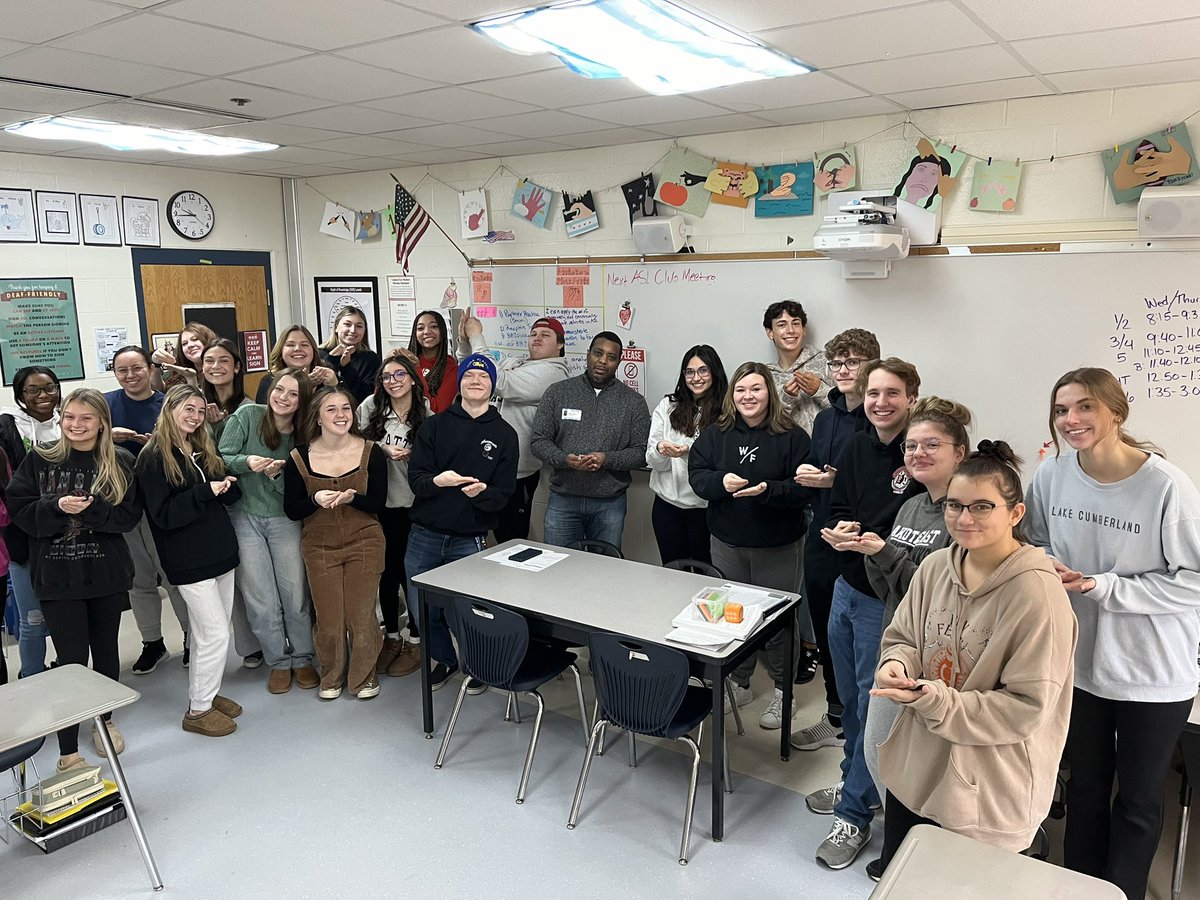 ASL 4 Ss must understand the meaning of terms in both ASL and English to interpret. Our community partner from Emery Federal came today to help us better understand our banking terms. Ss were full of good questions! Thank you Mr. Dixon <a href="/EAST_HAWKS/">Lakota East High</a> <a href="/LakotaDistrict/">LakotaLocalSchools</a> <a href="/emeryfcu/">Emery Federal Credit Union</a>