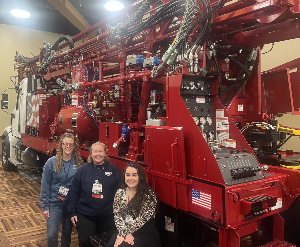 jenkilp's tweet photo. Sometimes my job involves well drilling rigs and bounce houses 🤷‍♀️ https://t.co/YkUHBIr3Q5