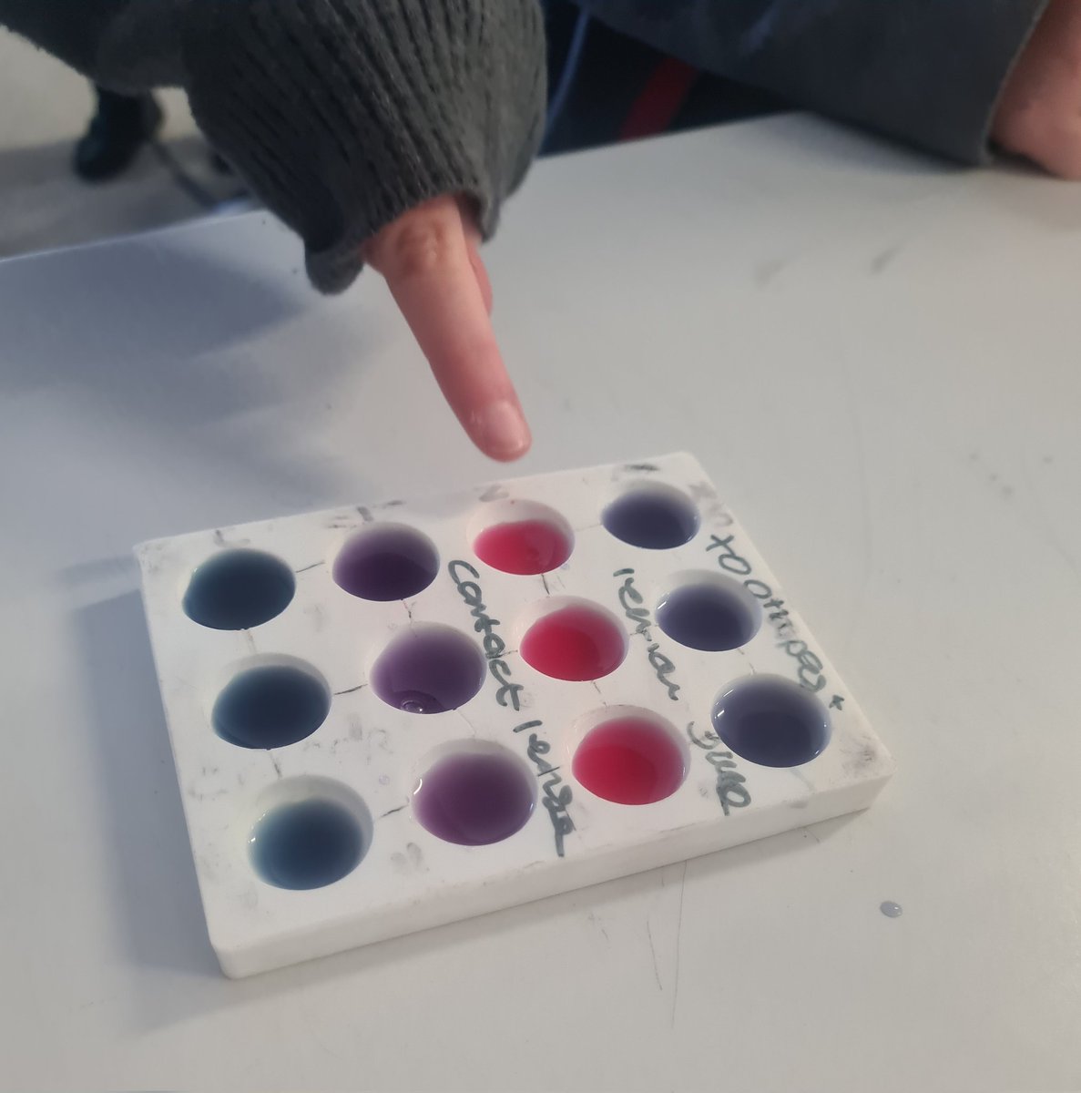 IntoshMs's tweet photo. Fantastic triple Chemistry with my Y7s today. They are loving ACIDS & ALKALIS unit... I've been linking lots to @TeachSDGs #LifeUnderWater and the changing pH of Oceans /Climate change 🐳🐬🦀🐙🐟🦭🐠🐡 https://t.co/HtspgEg4f4