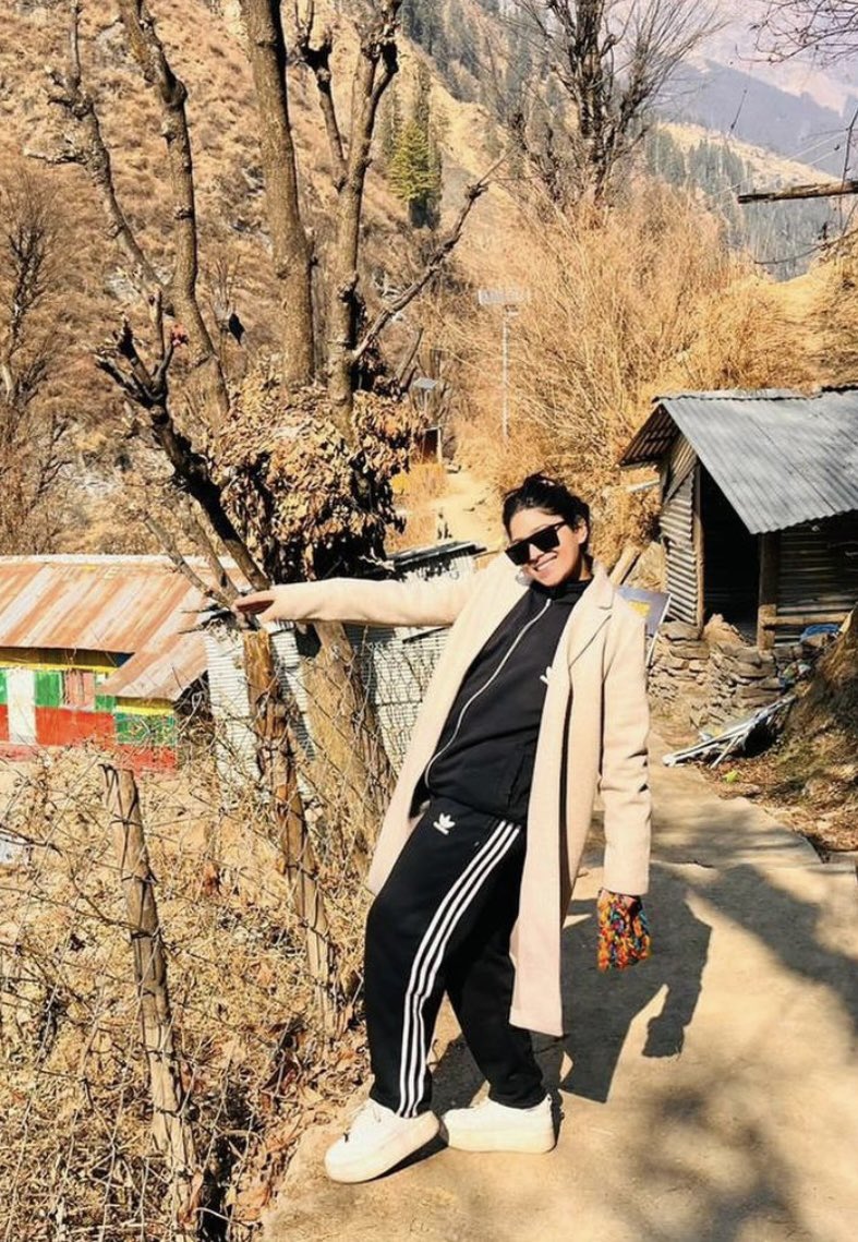 Who_Meghna_S's tweet photo. The Unprofessional Dumper,
Part II,
#OfficeCalling
#manali
#holidays
#HolidayDiaries
#holiday
#JaiShreeRaam
#Earthquake #INDvsENG
#TestCricket https://t.co/KbDSGcU9x1