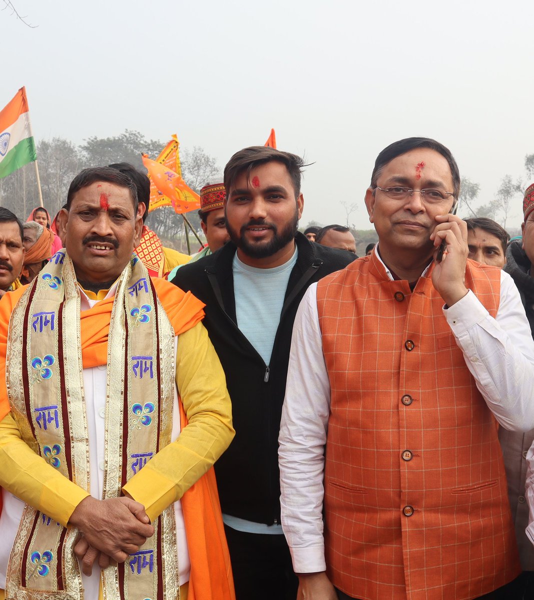 Abhishe37300224's tweet image. Jai shri ram.......❤️🙏🏻❤️
 आज हमारे बरेली के प्रिय सांसद - #DharmendraKashyap jii  और बिथरी विधायक - #Raghvendra #Sharma jiii  के साथ मिल कर खुशी मनाई और दीपक जलाए  आज सच में लग की राम आए हैं एक बार फिर से राम जी के आने की ख़ुशी में हम सब मिलकर दिवाली मना रहे हैं #jaisnatandharam