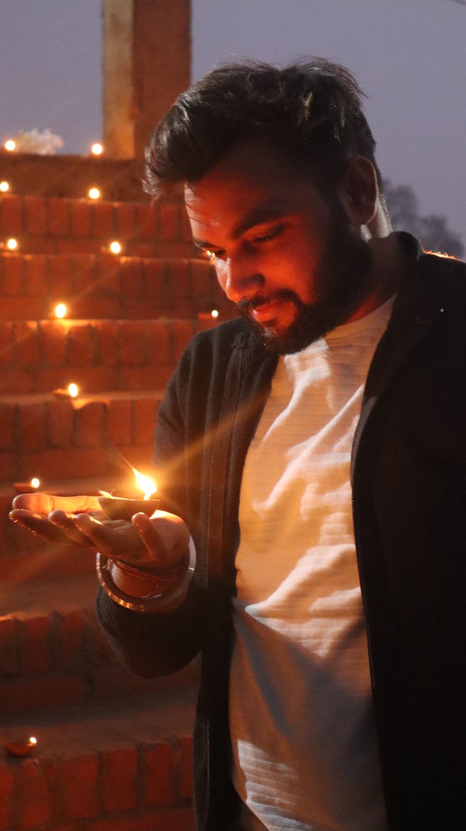 Abhishe37300224's tweet image. Jai shri ram.......❤️🙏🏻❤️
 आज हमारे बरेली के प्रिय सांसद - #DharmendraKashyap jii  और बिथरी विधायक - #Raghvendra #Sharma jiii  के साथ मिल कर खुशी मनाई और दीपक जलाए  आज सच में लग की राम आए हैं एक बार फिर से राम जी के आने की ख़ुशी में हम सब मिलकर दिवाली मना रहे हैं #jaisnatandharam