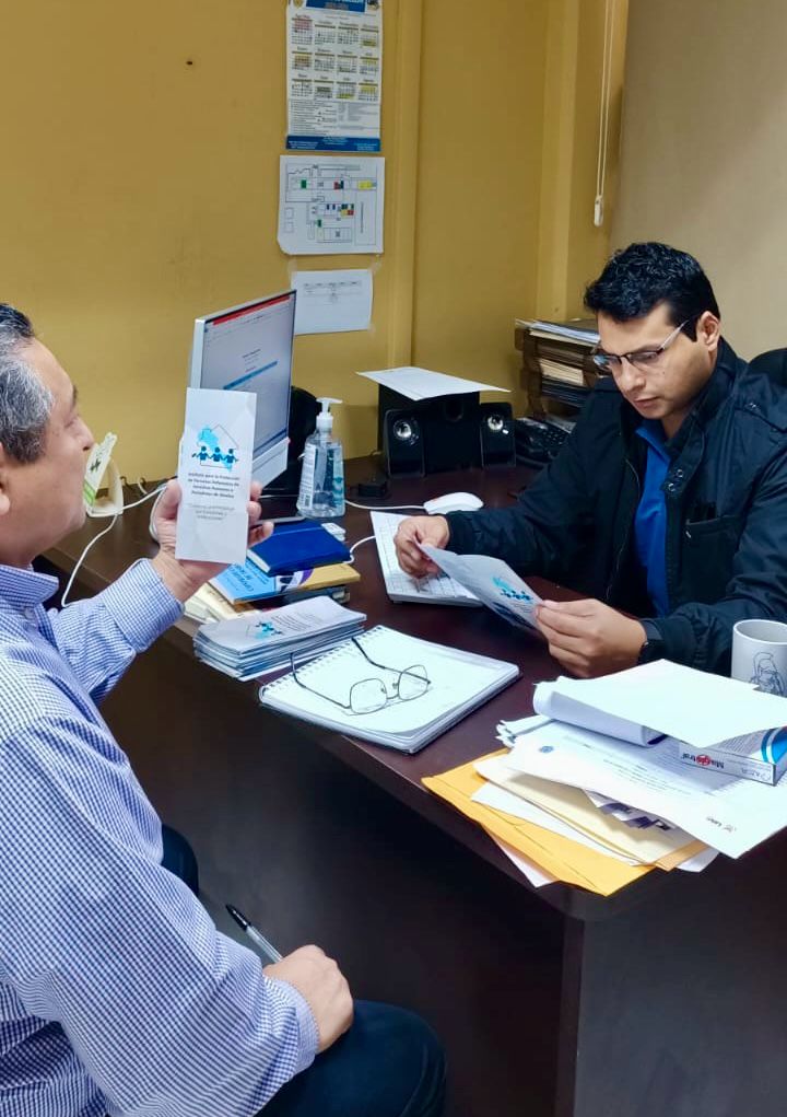 InstitutodePro's tweet photo. Personal de la Coord. Gral. de Capacitación del #InstitutoDeProtecciónSinaloa entregó material de difusión a estudiantes de las licenciaturas en Periodismo y Comunicación de Universidad Autónoma de Sinaloa.

#LibertadDeExpresion🎤🎙️🗞️
#DerechoADefenderDerechos📢🏳️
#IPPPDDHyP https://t.co/vUuUsVxByw