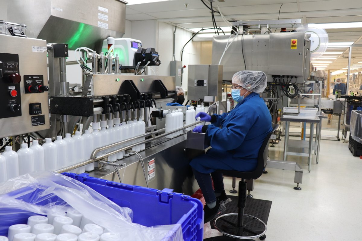 GaryInnovates's tweet photo. Liquid filling at @oralabs #MadeInTheUSA https://t.co/O7ntAB4FUY