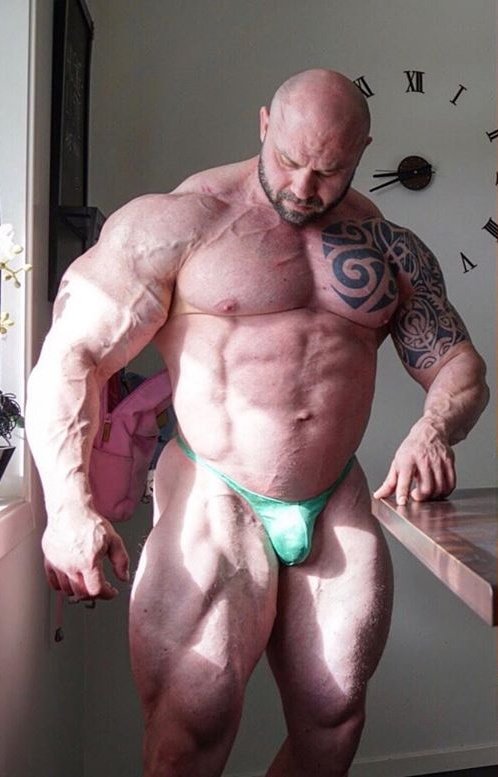 HolaBodybuilder's tweet photo. BODYBUILDER: Ole Kristian Vaaga ✅subscribe:https://t.co/bJ972KYZwi
✅look at the video: https://t.co/d9cqdWfuGX https://t.co/32BrVmTwQK