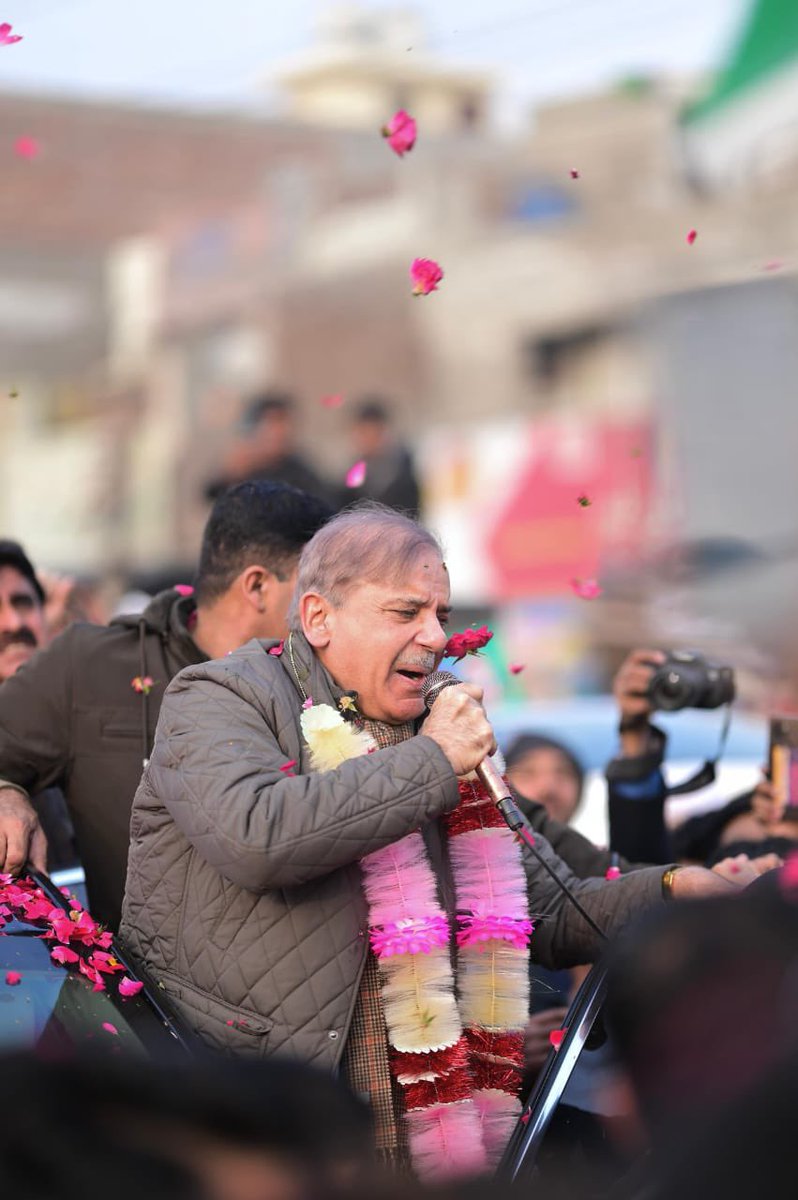 qas58's tweet photo. آج شہبازشریف صاحب نےاپنے حلقے NA123 کا دورہ کیا. عوام سے خطاب کیا اور لاہوریوں کو جگا دیا۔ شیر کے متوالے سڑکوں پر نکل آۓ ۔ لوگوں میں نہایت جوش و خروش پایا جاتا تھا۔ انشاءاللہ ووٹ شیر کا ۔ شہباز صاحب کے لئیے بہت ساری دعائیں۔
🐅🐅🇵🇰💯🙌
@CMShehbaz 
#ShahbazSpeed 
@pmln_org #NA123 https://t.co/4hEmTv5sPY