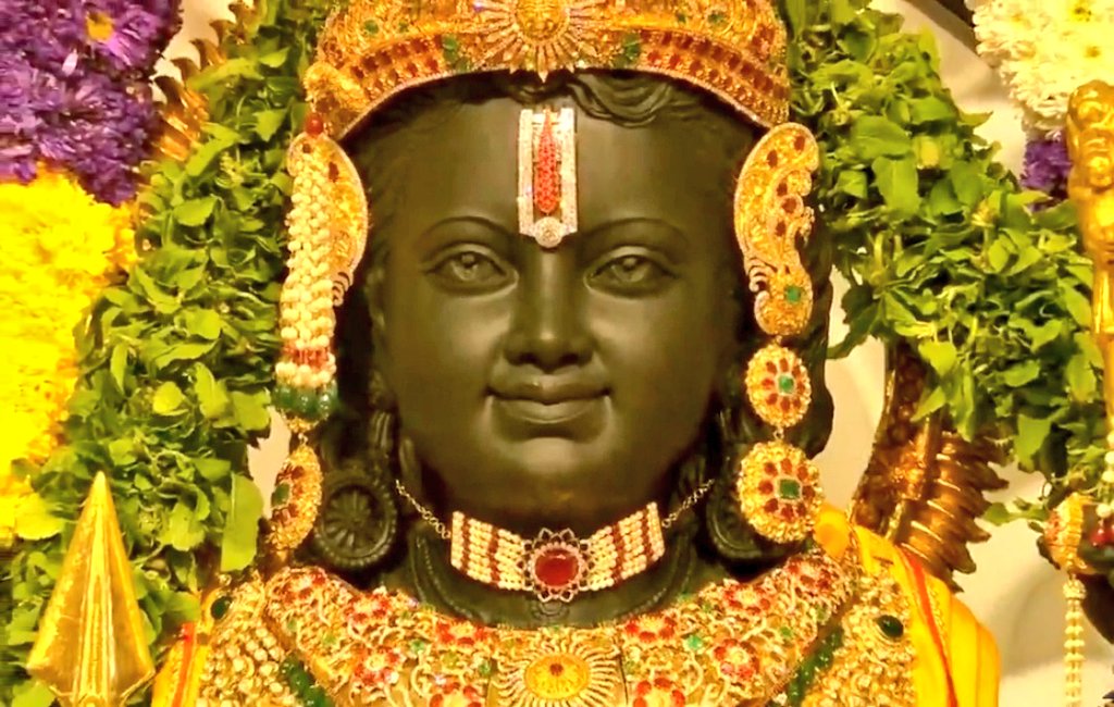Upaasnaaa's tweet photo. चंद्रमा के समान सौम्य, कांतिवाला कोमल और सुंदर।
देख के भूल जाओ सभी दुःख,
ऐसा हैं मेरे प्रभु का मुखमंडल।। ❤️

#PranPratishthaRamMandir https://t.co/eObQk7jbZn