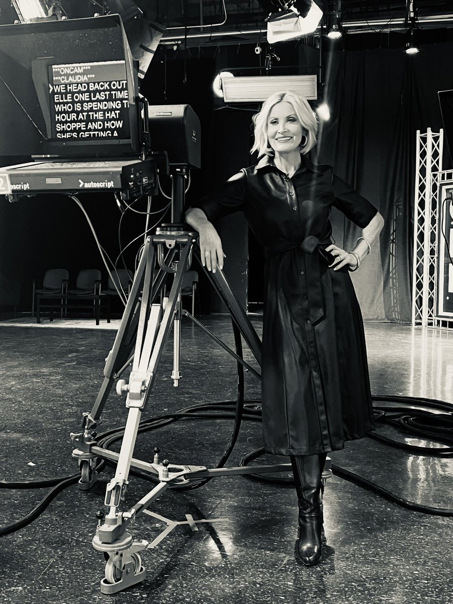 claudiacoffeytv's tweet photo. Back at it on this Monday! 🖤 Join us live on your tablet/ phone @WHAS11 app. @GreatDayLive #greatdaylive #whas11 #mondaymotivation https://t.co/LzlswkneIb