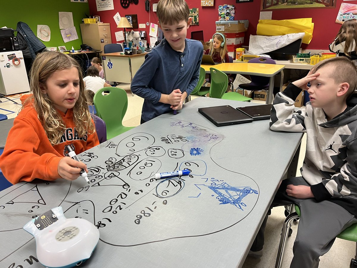 Cncdky's tweet photo. “I just realized. We have a lot of math on the table.” I tricked them into doing math! @birdbraintech #finchbot https://t.co/5hU0ocvw2C