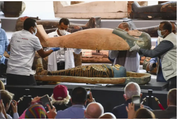 MichealCastill6's tweet photo. 13 Intact Coffins Unearthed in Saqqara Burial Shaft, Dating Back 2500 Years https://t.co/jVzVJOajwb