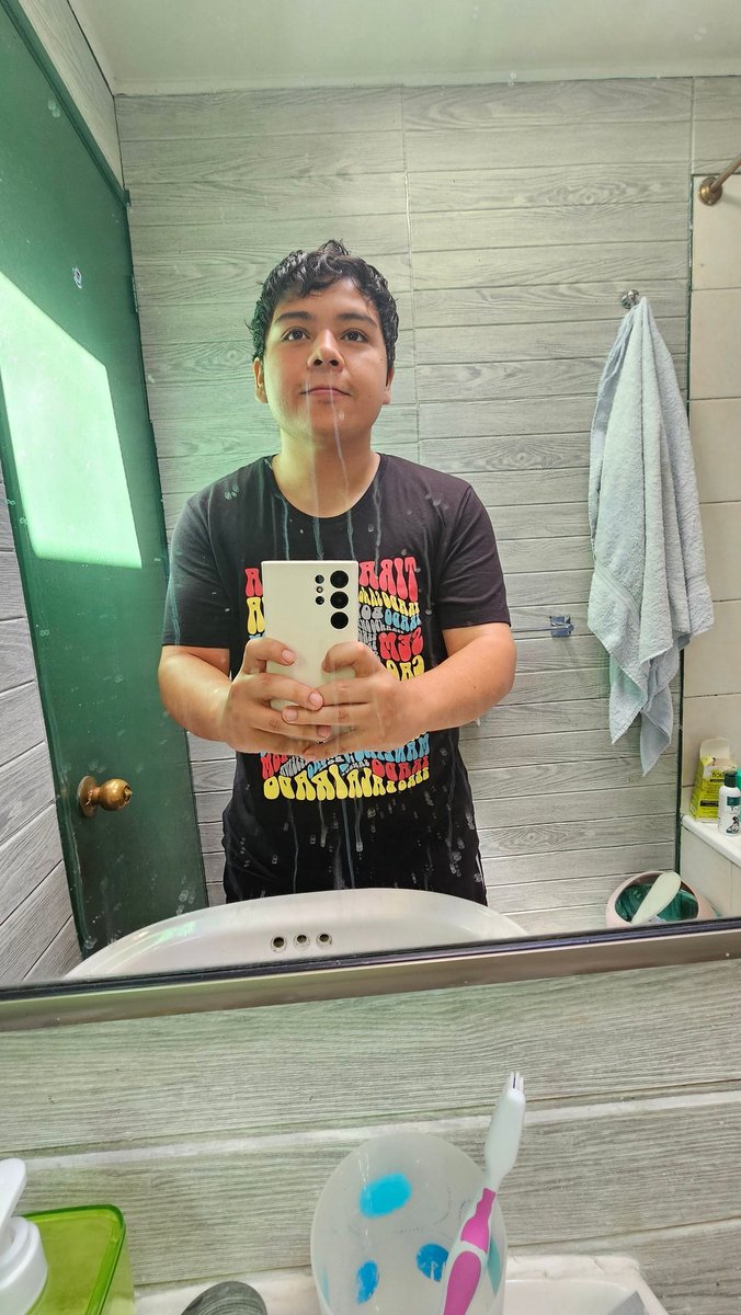 EICesarLIVE's tweet photo. Tengan linda semana, no limpie el vidrio para darle mas realismo dkdkdk 🥸 https://t.co/JFKVNYxltS
