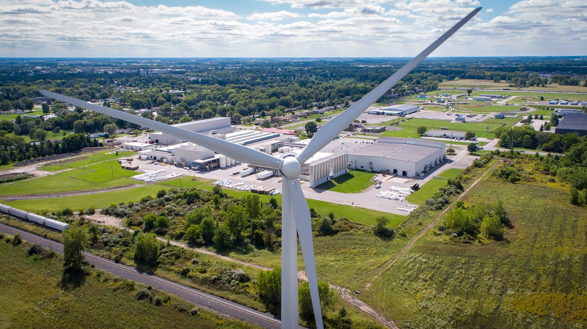 onepowerco's tweet photo. Welcome back! it’s time to get back into the spin of things with the first #WindStudy of 2024! This #WindStudy is all about #rotating bodies! 🥼 Learn what happens when the #rotor on a wind turbine #spins with these questions. 🍃
https://t.co/kxyhfYHThh https://t.co/lT49eKtbob