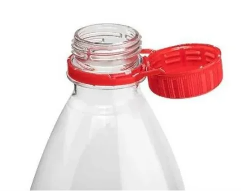 Mijn moeder heeft niet meer de kracht die ze ooit had in haar vingers, net zoals de meesten die ouder zijn dan 70.

Die groep mensen kan flessen met deze sluiting niet meer openen. Net zoals de pakken melk en yoghurt.

Gewoon afschaffen dit geneuzel!!!