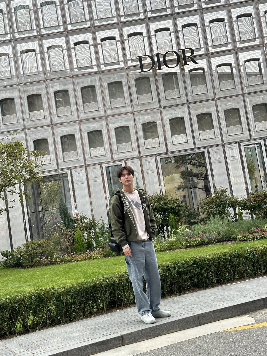 PKrittanun tweet picture