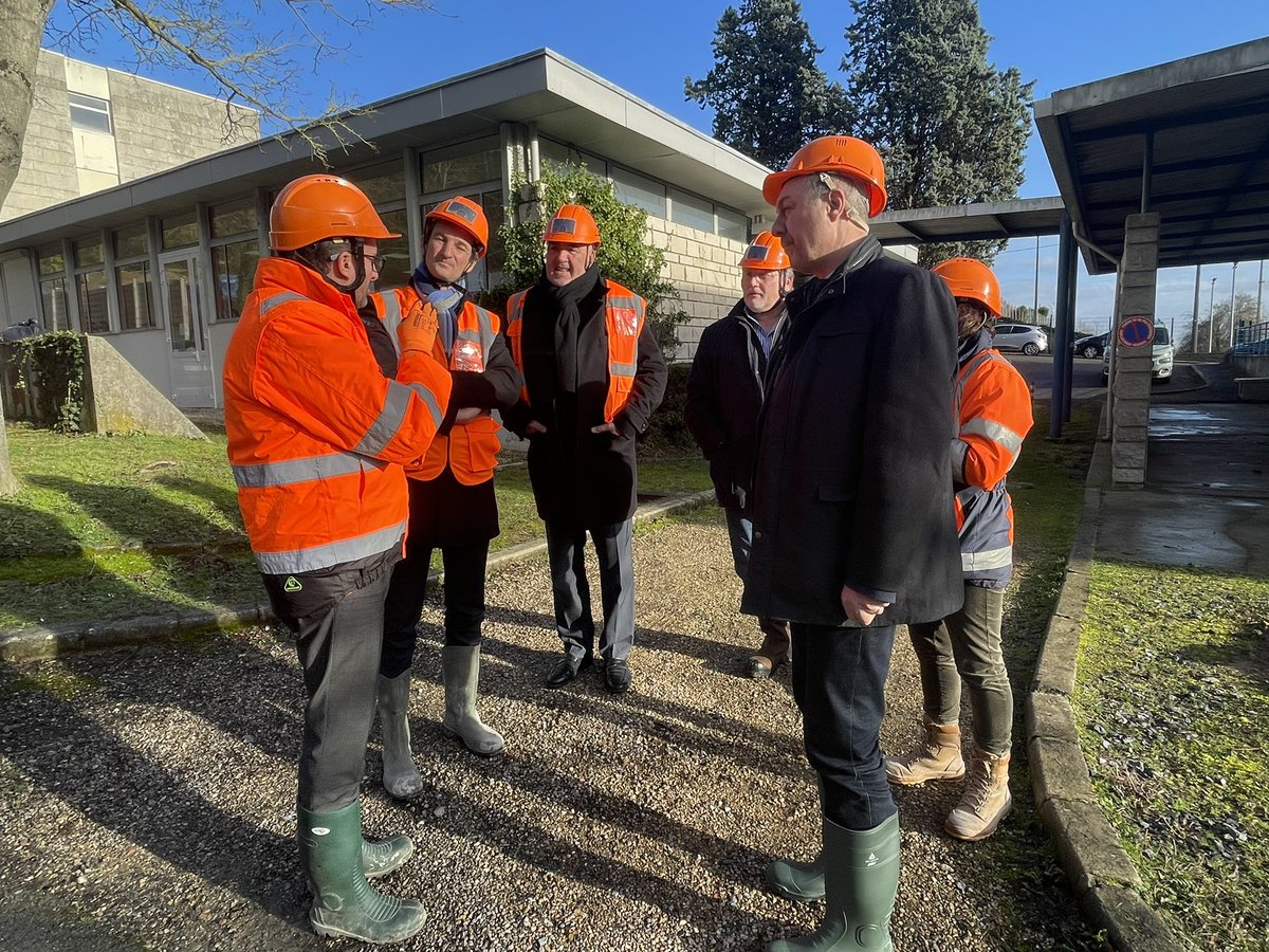 fgrzeziczak's tweet image. Visite de chantier : transformation de taille sur le campus universitaire de Cuffies. 300 logements #étudiants en #modulaire #bois remplacent peu à peu les anciens bâtis. Un projet #environnemental, #qualificatif, #performant et #durable pour les étudiants du #territoire.