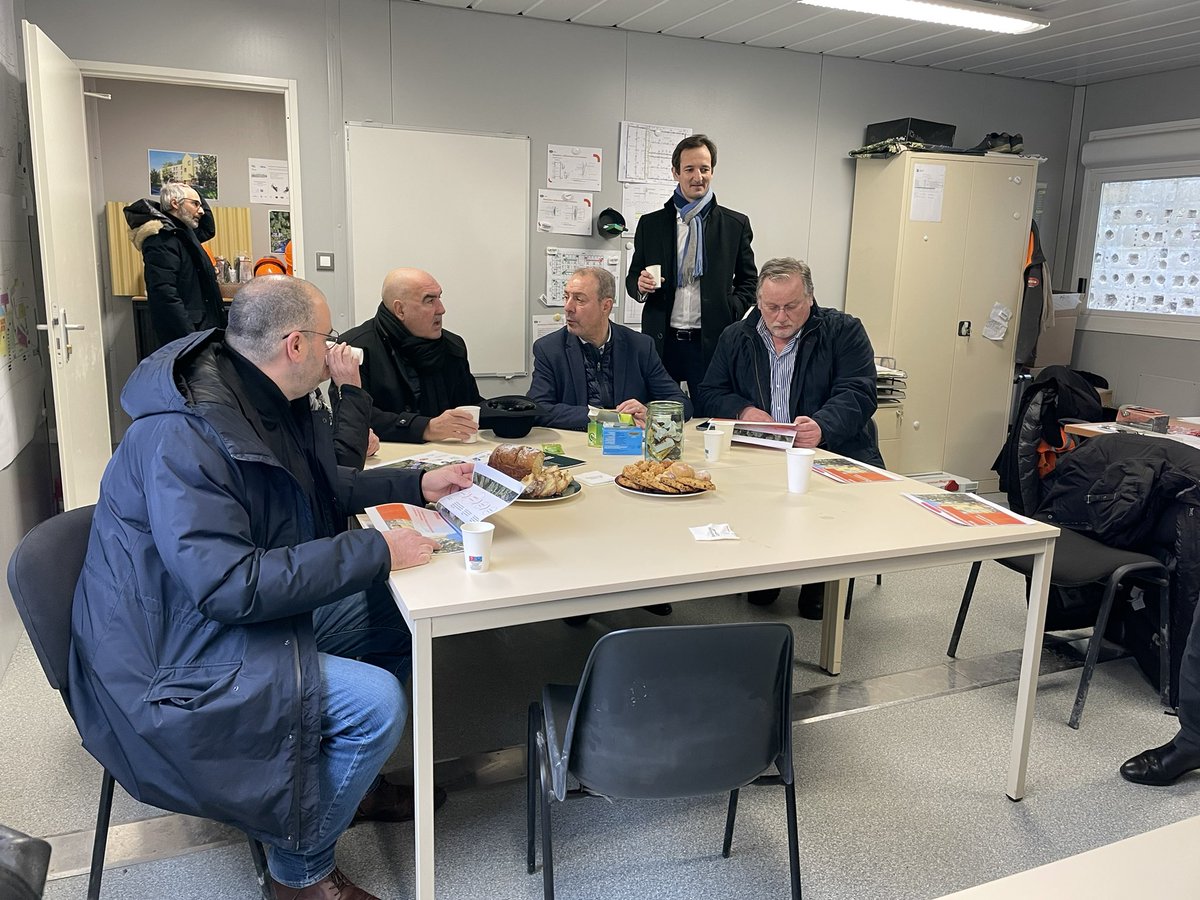 fgrzeziczak's tweet image. Visite de chantier : transformation de taille sur le campus universitaire de Cuffies. 300 logements #étudiants en #modulaire #bois remplacent peu à peu les anciens bâtis. Un projet #environnemental, #qualificatif, #performant et #durable pour les étudiants du #territoire.