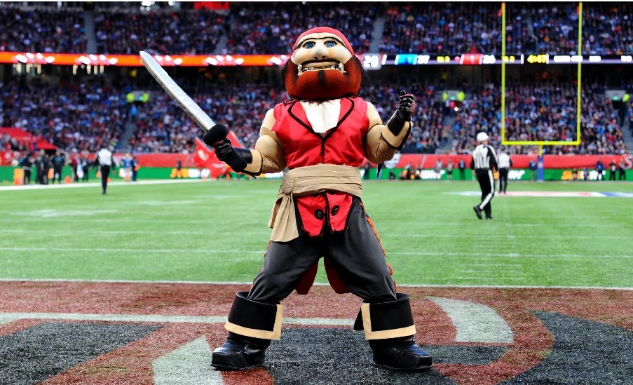 BrookeBeyma's tweet photo. The Tampa Bay Buccaneers are looking for someone to be their mascot! Do you have what it takes to be Captain Fear?? https://t.co/Wp6eDavysj #mascot #buccaneers #brookebeyma #tampabay #NFL #footballfan https://t.co/O0zujPfMaz