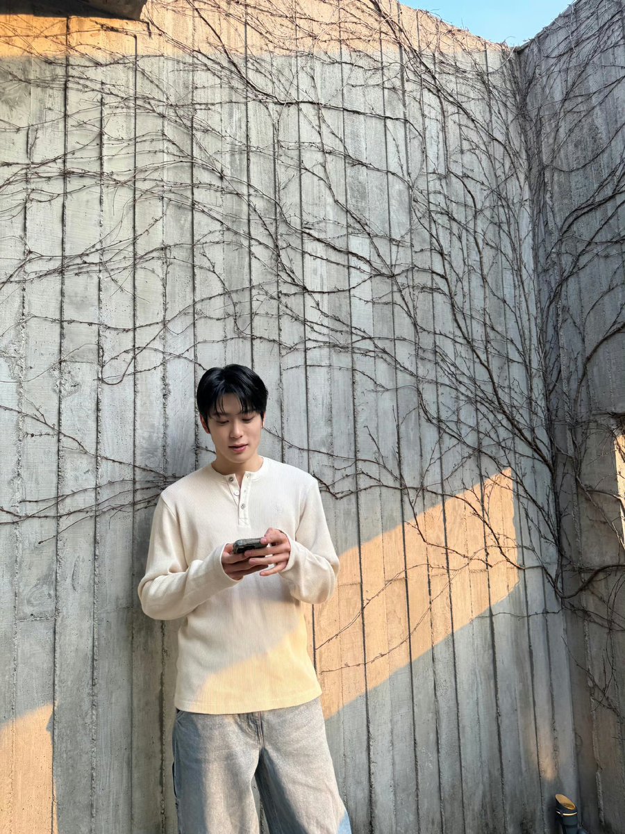 hourly jaehyun tweet media