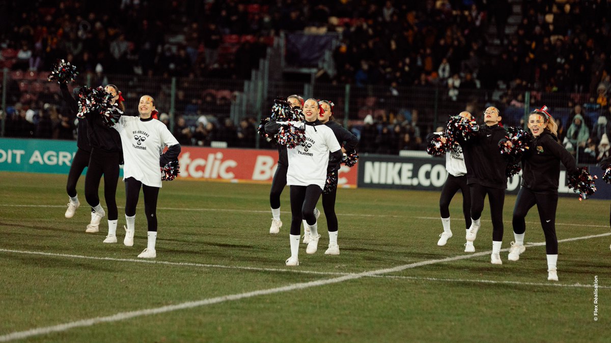 US_Orleans's tweet photo. 🤩 Un grand 𝐌𝐄𝐑𝐂𝐈 à l'𝗔𝗦𝗣𝗧𝗧 𝗖𝗵𝗲𝗲𝗿 𝟰𝟭 pour la présentation de leur discipline et l'ambiance mise à la mi-temps !

𝐌𝐄𝐑𝐂𝐈 à @theofs_  pour son show avant la reprise de la 2nde période samedi !! 😍

📸 @FlexRealisation 

#TeamUSO 💛❤️ https://t.co/8cQkgnaalx