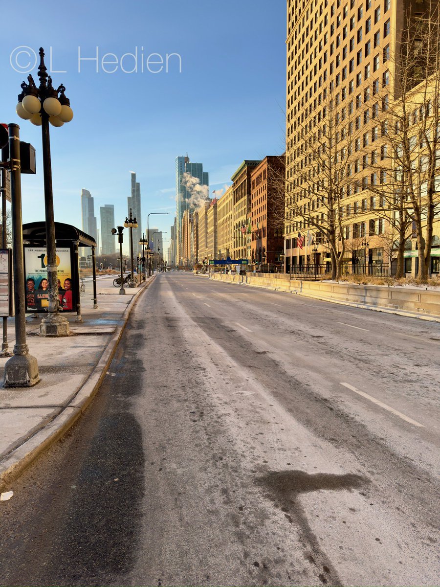 Images of #Chicago in #winter 🥶. 😎 #iphone #streetscenes #streetphotography #illinois #highrise #skyscrapers #citiscape @discovery @riyets #peaceful #photography #beautiful #thephotohour #natgeo #natgeophotos #natgeoyourshot #photograpjy #photooftheday #chicagoriver