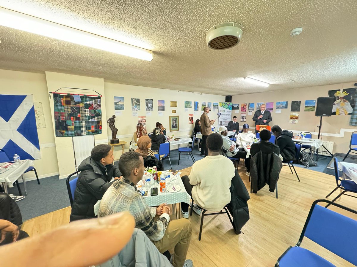 1CommunityScot's tweet photo. Our youth had so much fun all the is to the gracious hosting of #JOMCharity #TouchZlife in collaboration with #OneCommunityScotland and The #ScottishViolenceReductionUnit at the #RobertBurns event. We all enjoyed some Scottish-African poetry, Carribean food and fantastic music ! https://t.co/v6kp9cLlt1