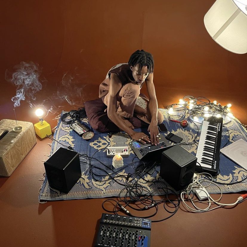 Tonight we’re back on Rinse France featuring <a href="/zizsound/">møziz</a> — a dynamic Ivorian artist creating immersive experiences through different sonic mediums. Catch his set tonight on <a href="/RinseFrance/">Rinse France</a>