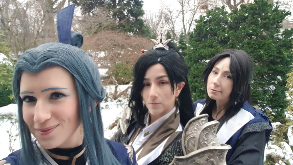 Planned on sharing Selfies, but apparently already got photos from yesterday's Heaven Officials Blessing - 'Three Tumours' - Shooting, so might as well: 😏🌊📜🗡️ #ShiWudu ~ @K4rde #PeiMing ~ @SumiCharcoal #LingWen ~ me 1st 📷 ~ @SockenCosplay 💕 #CosplayDai #tgcfCosplay #tgcf