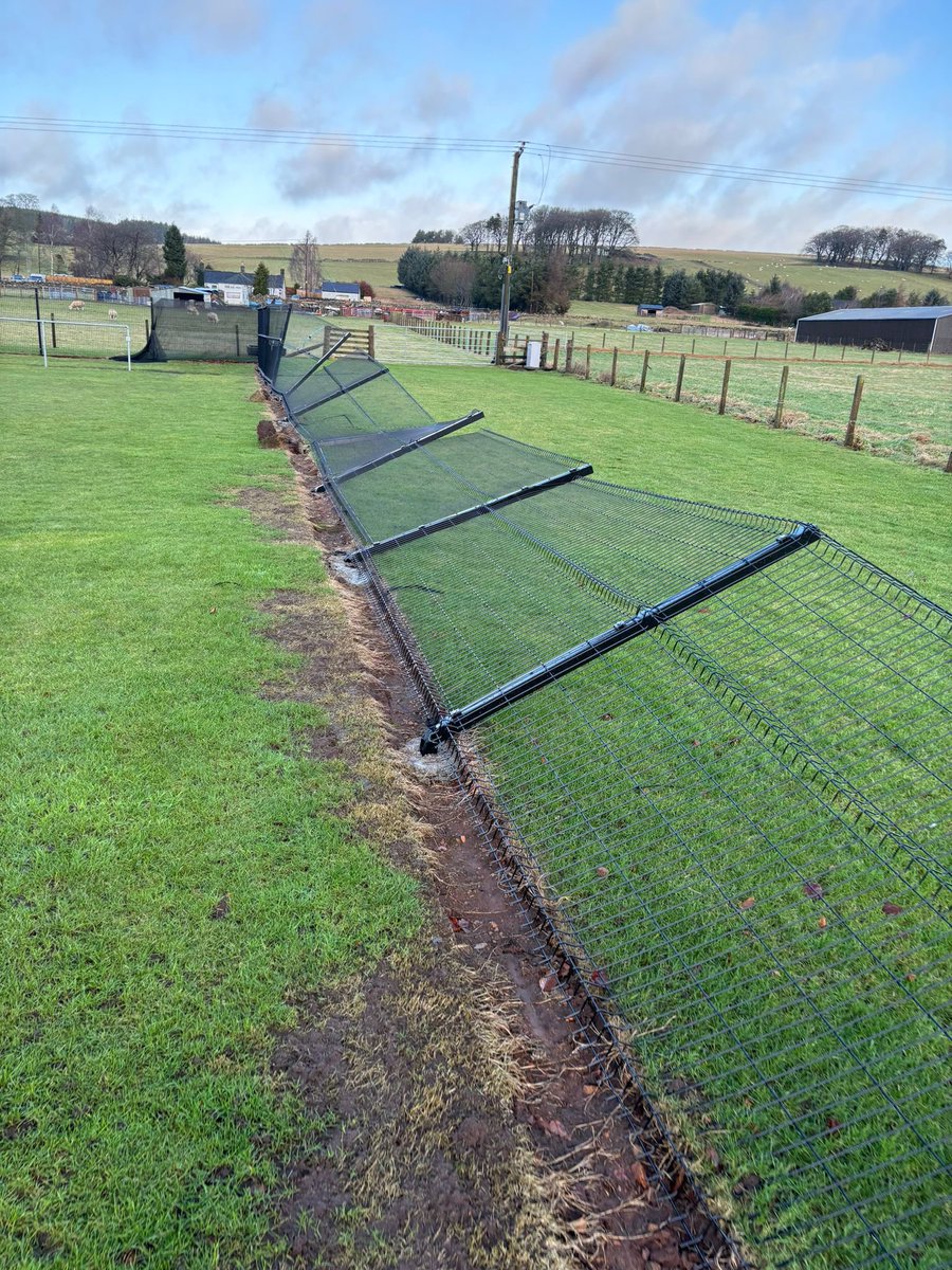 LintonHotspurs's tweet photo. 𝗦𝘁𝗼𝗿𝗺 𝗜𝘀𝗵𝗮 💨

New Moor Road took a direct hit from storm Isha last night. 😢

If you can help in anyway, please get in touch. 😊

#MontheSpurs 🔵⚪️ https://t.co/m0BVA8pSPq