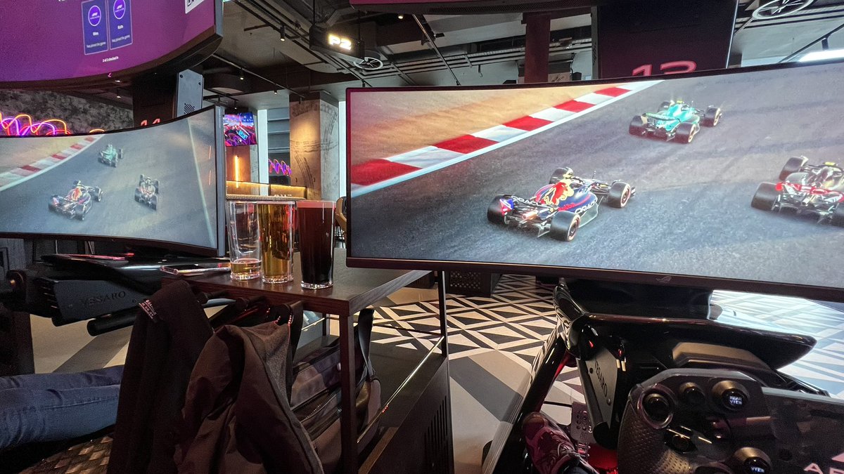 wapple15's tweet photo. Monday afternoon #BeerView #CiderView with @kmr036 &amp; @jamie_bishop in #Birmingham 🏴󠁧󠁢󠁥󠁮󠁧󠁿
Laughing our arses off having too much fun at @F1Arcade https://t.co/bbvpe4tB8Y