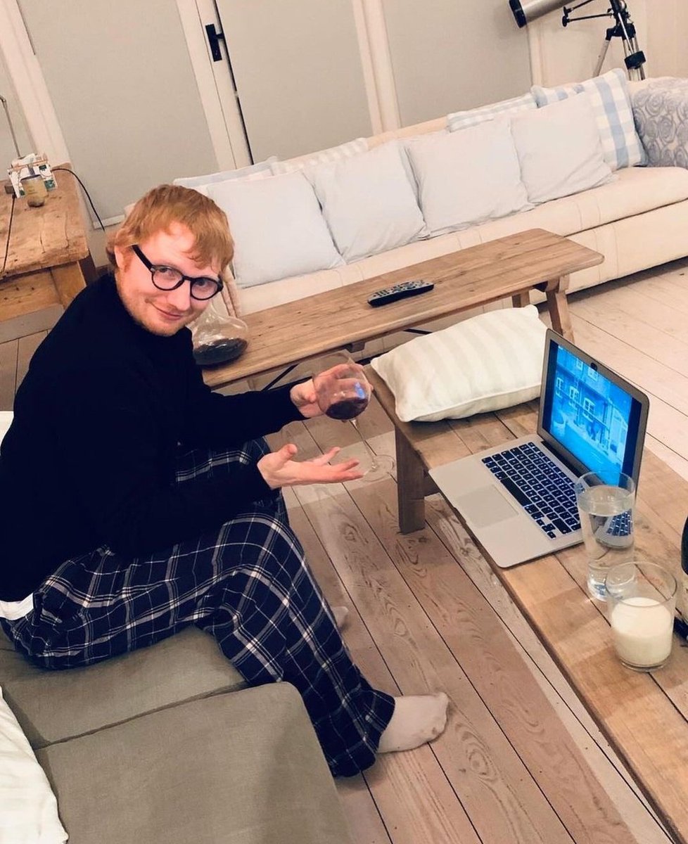 superjules69xxx's tweet photo. Ed Sheeran's photo dump game is STRONG 🤩
#EdSheeran #mondaydump https://t.co/5PPBitY1qS